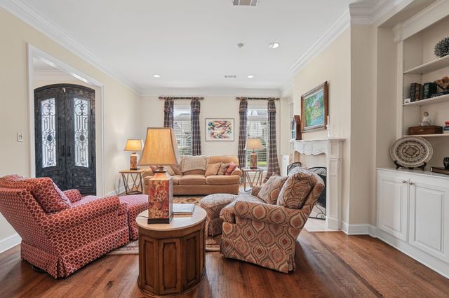 8010 WILLOW BROOK RD, Germantown, TN 38138
