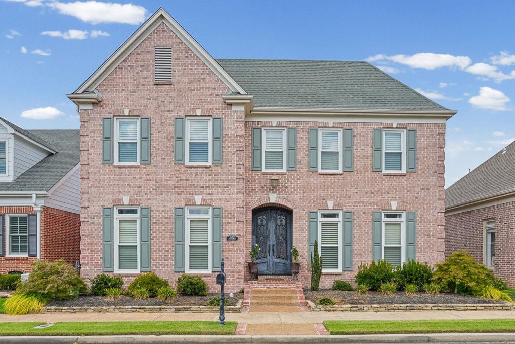 8010 WILLOW BROOK RD, Germantown, TN 38138