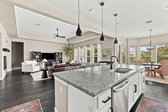 350 Jacksdaw DR, Austin, TX 78737