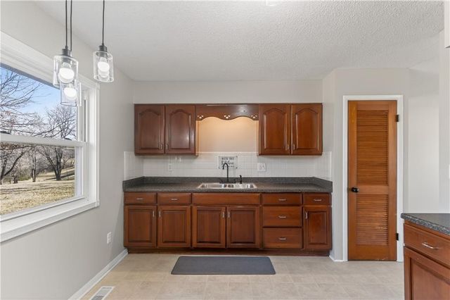 1407 W Main Terrace, Savannah, MO 64485