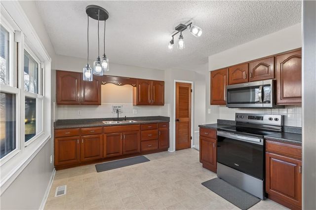 1407 W Main Terrace, Savannah, MO 64485