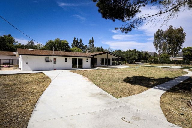 16716 Martincoit Rd, Poway, CA 92064