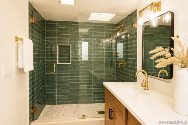 16716 Martincoit Rd, Poway, CA 92064