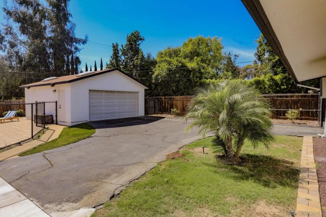 16716 Martincoit Rd, Poway, CA 92064