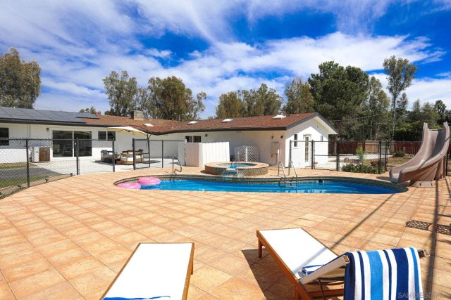 16716 Martincoit Rd, Poway, CA 92064