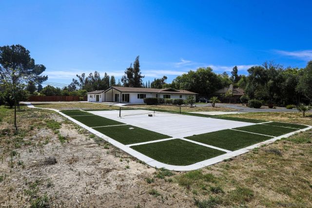 16716 Martincoit Rd, Poway, CA 92064