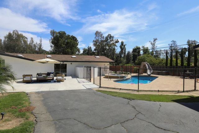 16716 Martincoit Rd, Poway, CA 92064