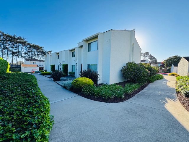3137 Seacrest Avenue 5, Marina, CA 93933