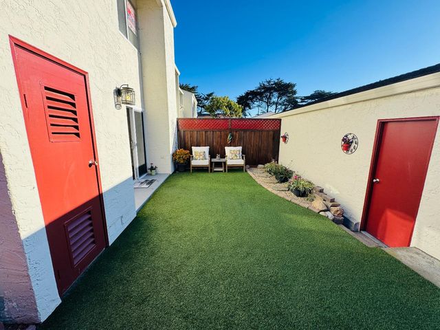 3137 Seacrest Avenue 5, Marina, CA 93933