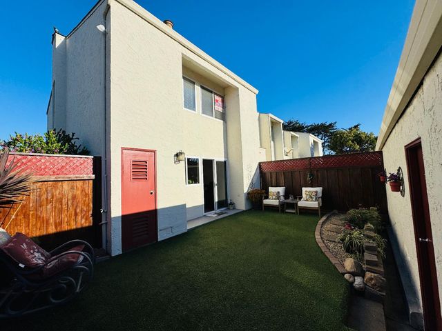 3137 Seacrest Avenue 5, Marina, CA 93933