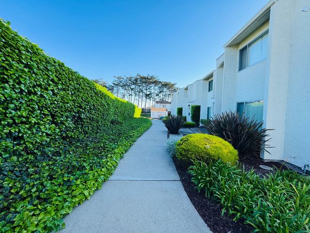 3137 Seacrest Avenue 5, Marina, CA 93933