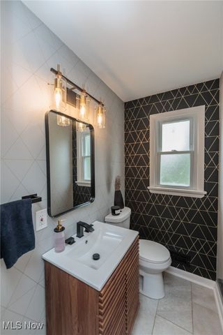 2743 W Asplin Drive, Rocky River, OH 44116