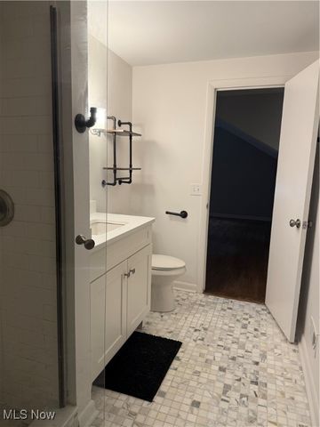 2743 W Asplin Drive, Rocky River, OH 44116