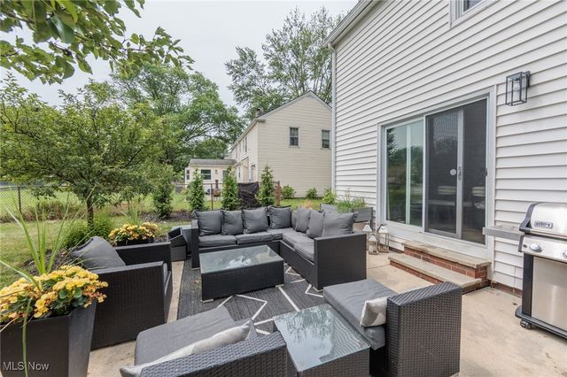 2743 W Asplin Drive, Rocky River, OH 44116