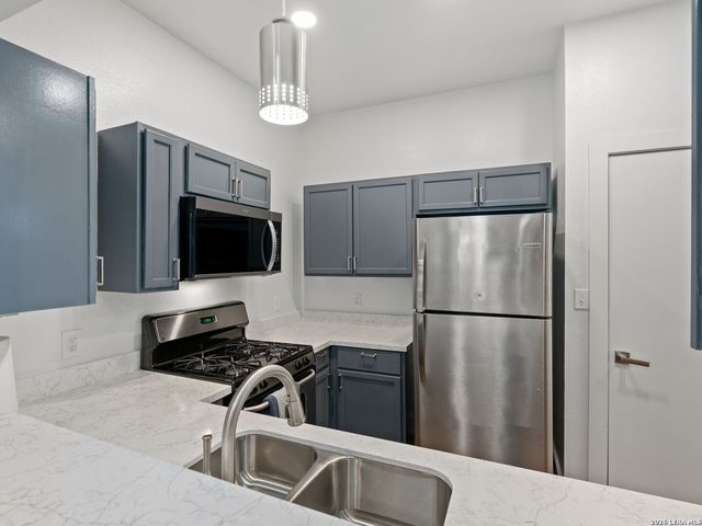 400 E Guenther St Unit 1102, San Antonio, TX 78210