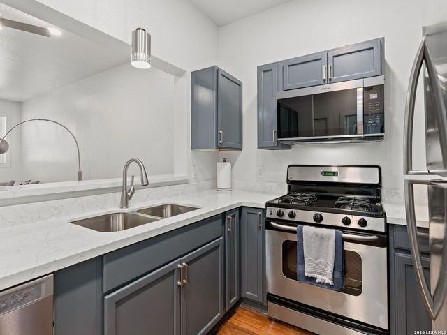 400 E Guenther St Unit 1102, San Antonio, TX 78210