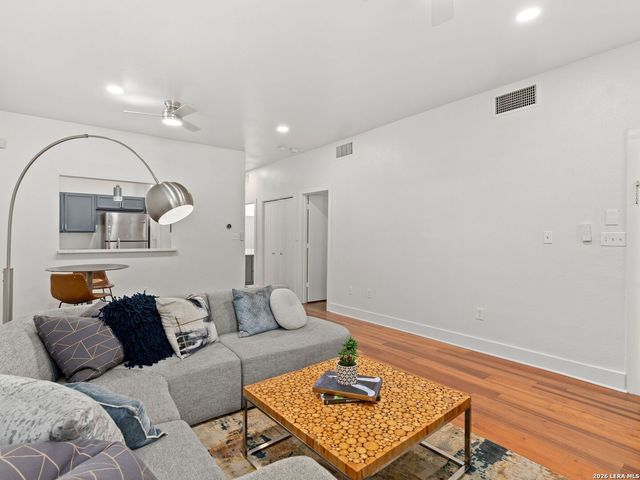 400 E Guenther St Unit 1102, San Antonio, TX 78210