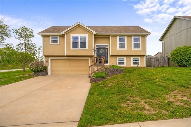 101 Bridgeport Drive, Smithville, MO 64089