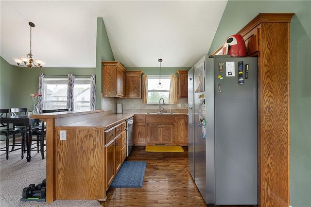 101 Bridgeport Drive, Smithville, MO 64089