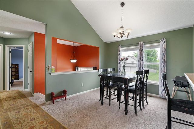 101 Bridgeport Drive, Smithville, MO 64089
