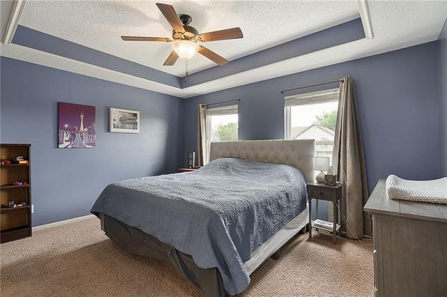 101 Bridgeport Drive, Smithville, MO 64089