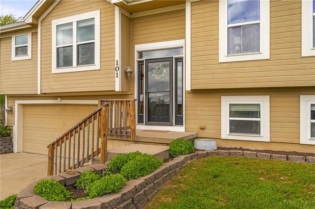 101 Bridgeport Drive, Smithville, MO 64089
