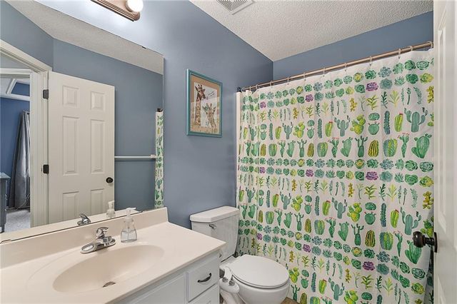 101 Bridgeport Drive, Smithville, MO 64089