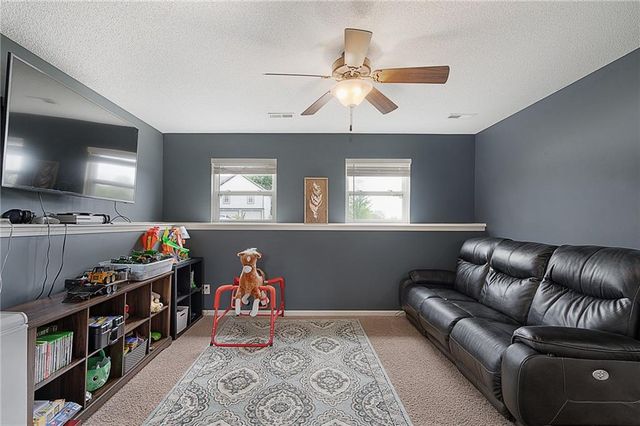 101 Bridgeport Drive, Smithville, MO 64089