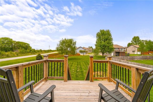 101 Bridgeport Drive, Smithville, MO 64089
