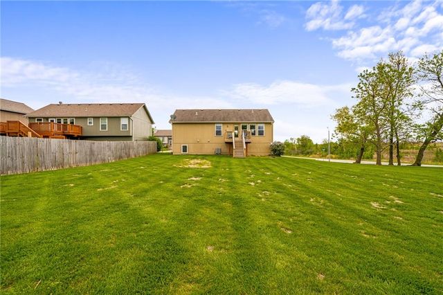 101 Bridgeport Drive, Smithville, MO 64089