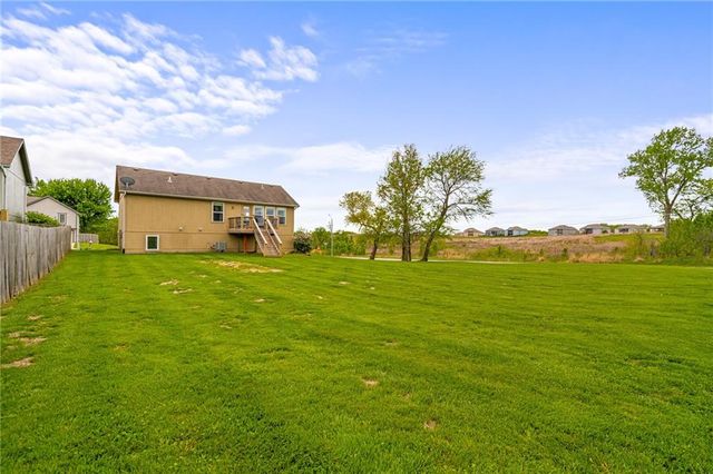 101 Bridgeport Drive, Smithville, MO 64089