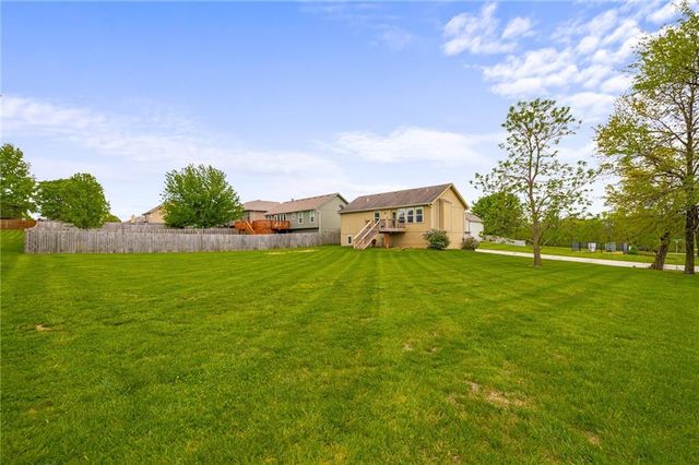 101 Bridgeport Drive, Smithville, MO 64089