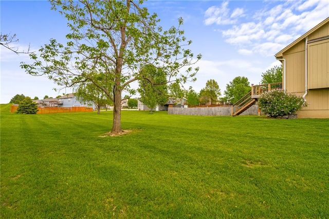 101 Bridgeport Drive, Smithville, MO 64089