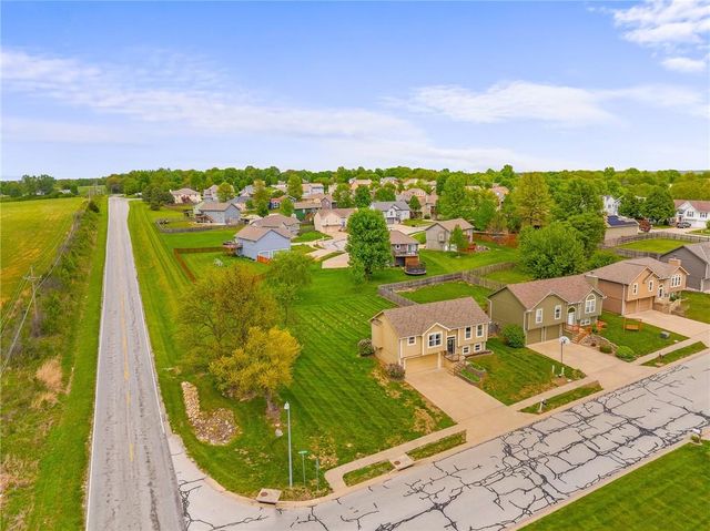 101 Bridgeport Drive, Smithville, MO 64089