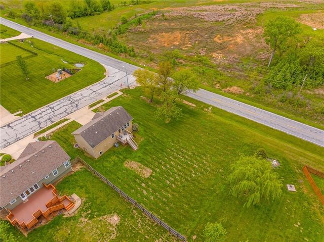 101 Bridgeport Drive, Smithville, MO 64089
