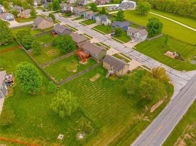 101 Bridgeport Drive, Smithville, MO 64089