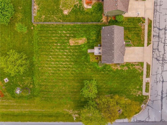 101 Bridgeport Drive, Smithville, MO 64089