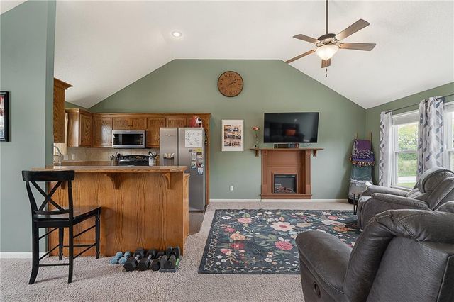 101 Bridgeport Drive, Smithville, MO 64089