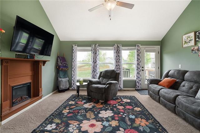 101 Bridgeport Drive, Smithville, MO 64089