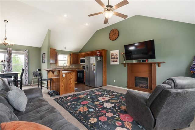 101 Bridgeport Drive, Smithville, MO 64089