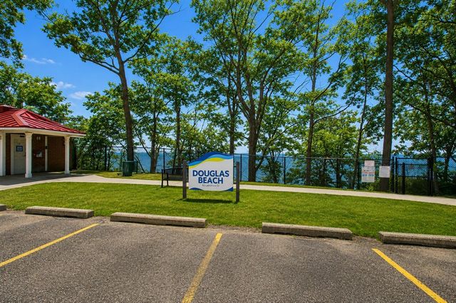3048 Park Drive, Douglas, MI 49406
