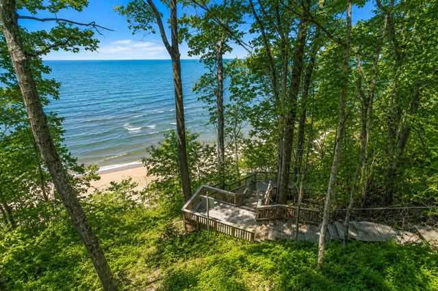 3048 Park Drive, Douglas, MI 49406