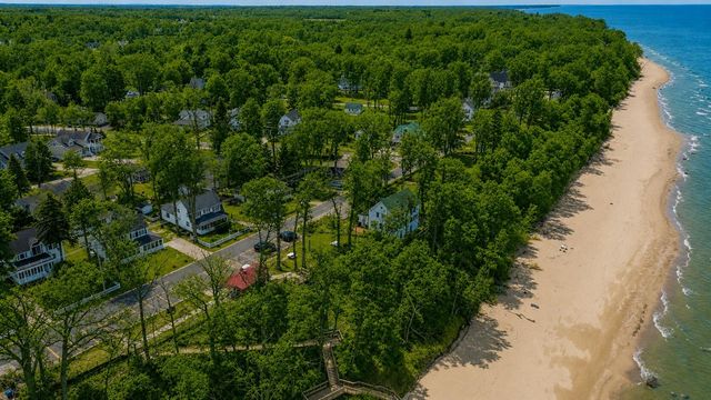 3048 Park Drive, Douglas, MI 49406