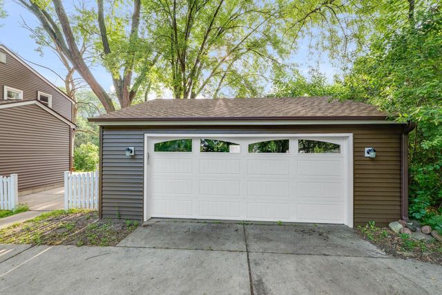 8320 N Poplar DRIVE, Fox Point, WI 53217