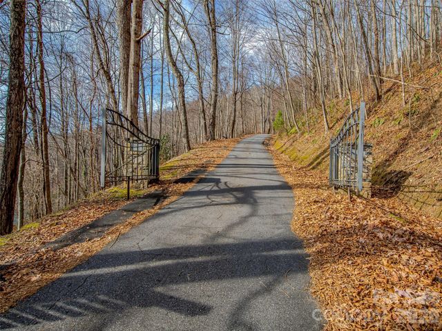 39 Grandview Cliff Heights, Maggie Valley, NC 28751