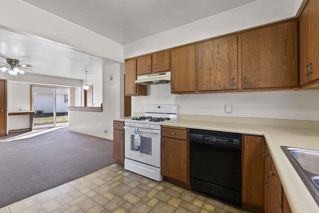 421 MANHATTAN STREET, Chilton, WI 53014