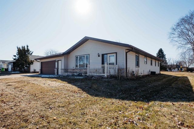 421 MANHATTAN STREET, Chilton, WI 53014