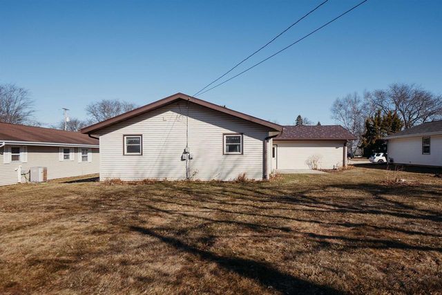 421 MANHATTAN STREET, Chilton, WI 53014