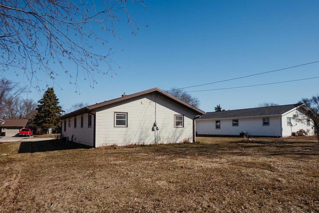 421 MANHATTAN STREET, Chilton, WI 53014
