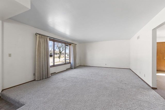 421 MANHATTAN STREET, Chilton, WI 53014